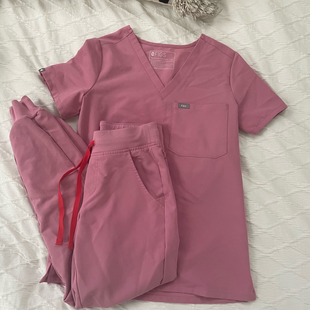 pink figs top